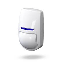 Un sensor de movimiento o detector de movimiento hace esa exactamente lo que indica su nombre, alerta sobre una situación y toma una decisión, como activar una alarma, por ejemplo. Detector Movimiento Doble Tecnologia Antimascotas Alarma Hikvision