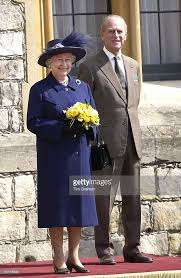 A sua família foi expulsa da grécia durante a revolução de. 2002 Queen Elizabeth Ii Happy And Smiling And Accompanied By Prince Philip As She Celebrated Her 76th Birth Rainha Elizabeth Rainha Da Inglaterra Elizabeth Ii