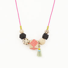 Collier De La Collection Wood Perles En Bois Peintes Et Vernies A La Main Pompon En Coton Fabrique A La Main Pam Bijoux Perles De Verre Fabrique A La Main