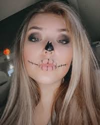 Jaclyn Sampson's Instagram, Twitter & Facebook