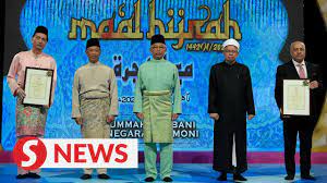 Datuk mohamad kazim elias dipilih sebagai tokoh maal hijrah 1437 peringkat negeri perak pada sambutan maal hijrah pada 14 oktober 2015. Best Fbkl Tokoh Maal Hijrah 2020 1442 Hijrah Recipient Tan Sri Dr Noor Hisham Abdullah 1video