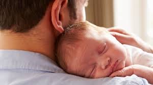Wann ist der richtige zeitpunkt zum ins bett bringen? Schlafendes Baby Zu Bett Bringen Frag Mutti