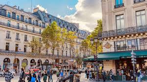 Proche trinité, situé rue jean baptiste pigalle dans un bel immeuble ancien avec ascenseur, nous vous proposons au 2ème étage un agréable 3 pièces comprenant une entrée , un salon ( possibilité couchage ), une chambre. Immobilier Paris Les Prix Flambent Dans Le 9e Arrondissement Les Echos