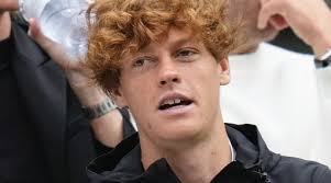 Parigi 2024, la rissa in campo tra Swiatek e Collins: "Falsa, cos'ho visto  negli spogliatoi"