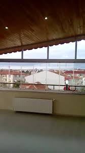 Cam balkon sistemlerinde temperli ve lamine güvenlik camları kullanılmaktadır ayrıca altta ve üstte birbirinden bağımsız çalışan kilitler kullanılarak küçük çocuklarınızın sistemi kolayca açmaları engellenmiştir. Yusufpen Pvc Dograma Katlanir Cam Balkon Sistemleri Celikkapi Home Facebook