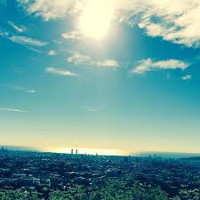 Buenos Dias Barcelona Hoy El Nos Recibe Con La Mejor De Sus Sonrisas A Por El Martes Feliz Dia Cucdepoma Actitud Espiritulib Clouds Outdoor