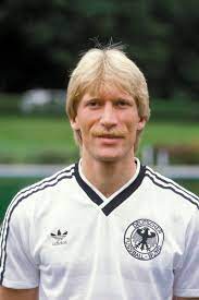 Eine ganz bekannte deutsche fußballlegende ist beispielsweise gerd müller, der auch gerne als bomber der nation bezeichnet wurde. 19 Ehemalige Fussball Profis Die Jetzt Etwas Ganz Anderes Machen