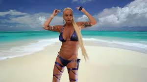 YouTube: Leticia Sabater luce abdominales y se convierte en novia a la fuga  en su último vídeo