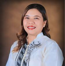 LOOK: Mapa, bulaklak, mga kandila, at pati mga tao, ginawang instant gown  design ng isang bagong graduate sa Lapu Lapu City, Cebu. Ang mga disenyo ng  20-anyos na si Marc Loria Brua,