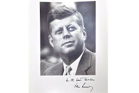 Autographs.co.uk as a website was established in 1998 although those behind the site have been involved in autographs for much longer. The World S Most Valuable Autographs And How To Spot A Fake Lovemoney Com