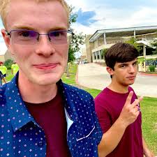 Everybody looks good in maroon