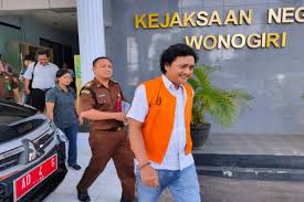 Di mana pemerintah provinsi dan kabupaten/kota sebagai pengelolanya. Eks Karyawan Bkk Di Wonogiri Korupsi Rp2 7 Miliar Alasannya Untuk Digandakan Ke Dukun