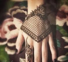 Mehndi I Can T Describe How Much I Love The Mix Of Middle Eastern And Western Influence Henna Henna Designs Henna Patterns