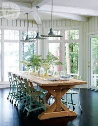 This traditional dining room has an oak floor with dining furniture from bylaw furniture. Dom V Kanade Cottage Dining Rooms Farmhouse Style Dining Room Cottage Style Dining Room
