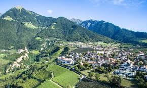 Pianificate le vostre vacanze estive & invernali in austria con la guida ufficiale del tirolo e vivrete momenti indimenticabili nel cuore delle alpi! Tirolo Sopra Merano Visitmerano