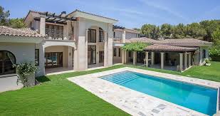 Fünf jahre später verkaufte er die sogenannte villa yasmín, die mit familie schumacher nun einen neuen bewohner. Why Buying Property In Mallorca Is A Good Idea Ebooknet