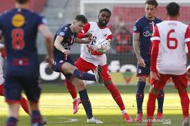 Deze lijst vermeldt alle 421 spelers die ooit één of meer officiële wedstrijden in het betaalde voetbal speelden voor fc emmen. Liga Belanda Utrecht Dipecundangi Tim Juru Kunci Fc Emmen Antara News Makassar