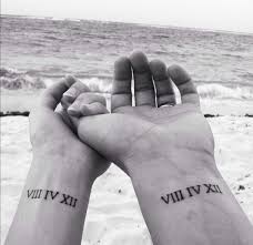 Tatuajes En Pareja Tatuajes Simbolios Para Parejas Tatuajes Iguales Para Parejas Coronas Tatuajes Para P Date Tattoos Matching Couple Tattoos Couple Tattoos