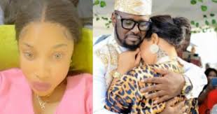 Popular nollywood actress tonto dikeh and her politician lover, prince kpokpogri deepen their breakup rumour as their love affair crumbles. Sjnf9jtk2hj6 M