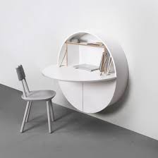 Mais attention il n offre tout de même pas le même confort qu un large bureau. Bureau Mural Rabattable 11 Modeles Pour Petits Espaces
