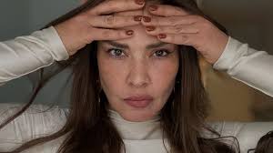 Katherine Porto respondió rumores de un nuevo amor por video tomada de la  mano con misterioso hombre: “Estoy abierta a conocer gente”