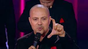 Este program de televiziune de tip concurs reality television și îi are ca gazde pe șerban copoț, fost component al trupei animal x, și dan badea.juriul emisiunii este compus din mihai bendeac, delia matache și cheloo.câștigătorul concursului primește un premiu de 20.000 de euro. Cele Mai Bune Numere De Stand Up Comedy Care Au FÄƒcut Istorie La Iumor Youtube