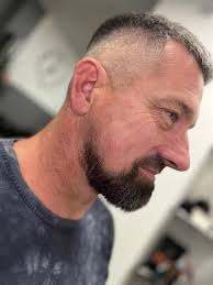 Już teraz umów się na odsiwianie brody lub włosów‼️‼️ Repigmentacja  przywraca naturalny kolor siwych włosów i nadaje im wyrazisty ton. Zapisy  do Julii przez Booksy lub pod nr 882 908 952