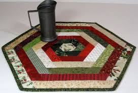 Pin By Quina Lopez On Party Ideas Christmas Table Toppers Table Quilts Christmas Table Runner