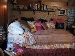 So Many Pillows Which One Is Your Favorite Pretty Little Liars Room Inspo Aria Montgomery Room Bedroom Inspirations