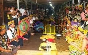 Komunitas kampung 34 adat praingu matolang matawai pawali lewa. Lembaga Adat Multimedia Center Provinsi Kalimantan Tengah