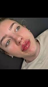 Unsere bezaubernde Ella zaubert euch die schönsten Russianlips. 1 ml kostet  180€., Unsere Aktion läuft weiterhin : kommt zu zweit und zahlt für 1 ml  Russianlips jeder 150€ anstatt 180€