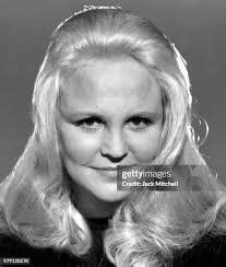 Peggy Singer's Instagram, Twitter & Facebook