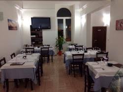 Veranda stupenda con vista sul mare, interni intimi ed accoglienti. Trattoria Al Riccio Nardo Menu Prezzi Recensioni Del Ristorante
