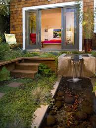 Foto ini memperlihatkan desain taman belakang rumah minimalis modern yang sebenarnya, minimalis yang indah. Kolam Ikan Minimalis Nuasa Tropis Untuk Taman Belakang Rumah Water Features In The Garden Pond Design Small Backyard Landscaping
