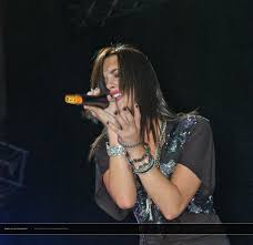Demi lovato returns with her sophomore pop/rock album, 'here we go again,' and soundcheck has your exclusive backstage pass. Demi Lovato In Madrid 06 15 Ohnotheydidnt Livejournal