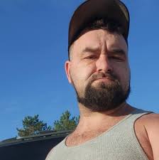 How to remove wasp nests safely?