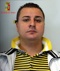 Reggio, uomo spara a un barista di un noto locale a piazza Duomo per motivi  passionali: arrestato