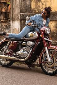 Jawa And Jawa 42 Photos Colours Specs Autopromag Red Motorcycle Motorcycle Girl Motorcycles In India