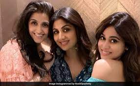 She was accompanied by raj, son viaan and sister shamita shetty for the occasion. Trending Shilpa Shetty S Pic With The Anmol Ratan Of Her Life