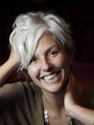 12 Short Haircuts For Round Faces Jpg 500 665 Pixels Grey Hair Inspiration Short Hair Styles Short Hair Styles For Round Faces