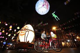 Characters from the manga over the moon on myanimelist, the internet's largest manga database. Netflix Unveils Light Installation For Over The Moon Film Release