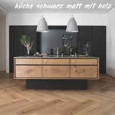 Grifflose küche inox schwarz matt sie besitzt eine großflächige matt schwarze kücheninsel mit theke und sitzmöglichkeit, die als. 6 Kuche Schwarz Matt Mit Holz Kuche Holz Kuche Holzboden Moderne Kuche