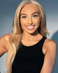 Beth Kost's Instagram, Twitter & Facebook