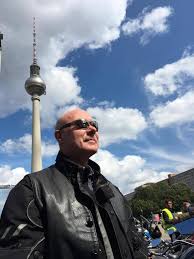 Das gedenken an einen verstorbenen bleibt immer vorhanden die trauer um einen geliebtenoder lieben menschen, den sie durch den tod verloren haben, ist ein. In Tiefer Trauer Und Gedenken An Unseren Freund Bernd Schade Bikerpfarrer Berlin Brandenburg Streetbunnycrew Net Denn Wir Sind Rosa