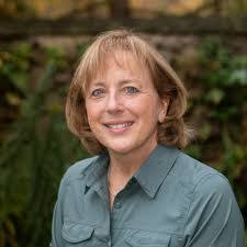 Lisa Hansell's Instagram, Twitter & Facebook