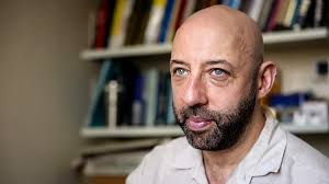 The Physicist Who Bets That Gravity Can't Be Quantized