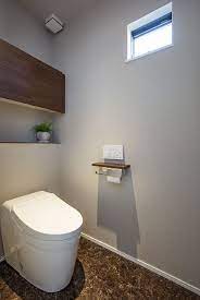変形地に建つコートハウス トイレのデザイン トイレ おしゃれ トイレ 壁紙 グレー