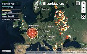 W czasie burz możliwe porywy do 75 km/h. Lightning Thunderstorms News