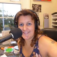 Nice moves! Does anyone know who this was dancing in the sand at the  Bournemouth Air Festival in 2016? (before the tide came in 🫣). 🌊💜💚