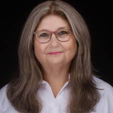 Polly Robertson's Instagram, Twitter & Facebook